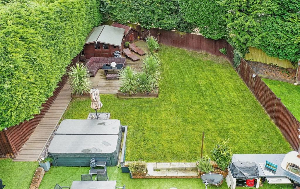 Property photo 2 of 24