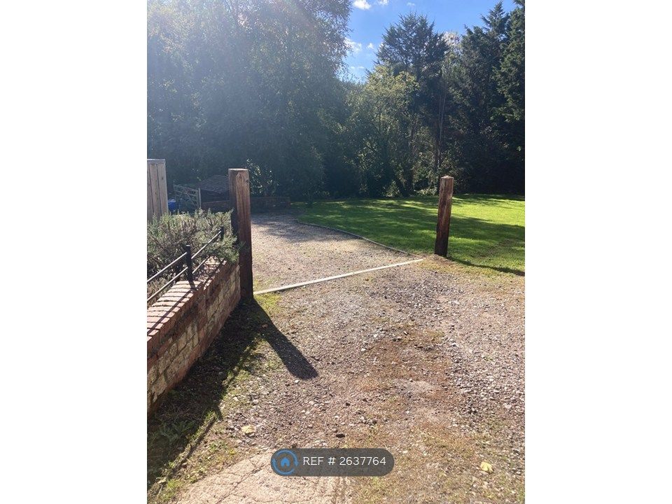 Property photo 3 of 20 Driveway