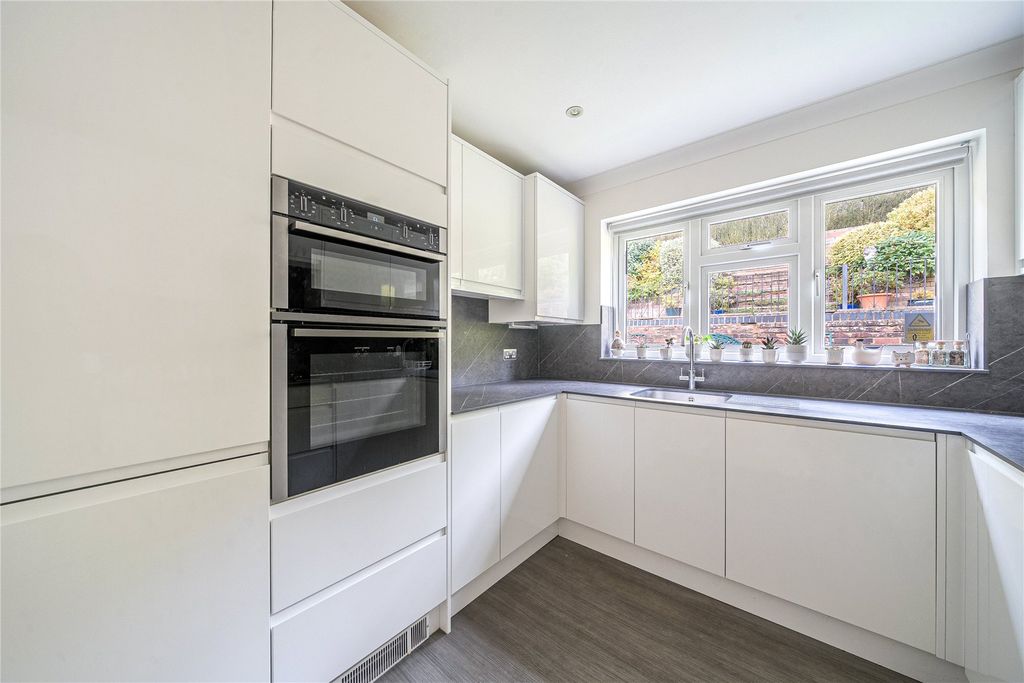 Property photo 2 of 21 Picture No. 14