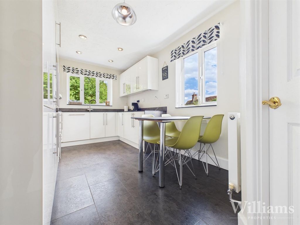 Property photo 3 of 32 Cam02861G0-Pr0438-Still023.Jpg