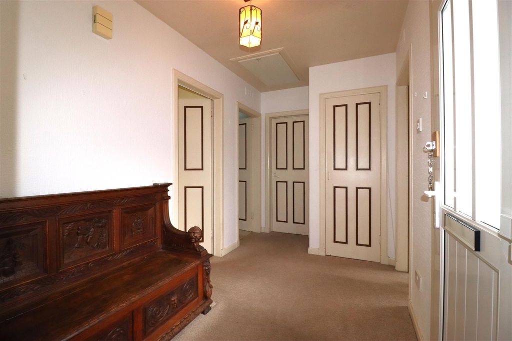 Property photo 2 of 24 Ent Hall.Jpg