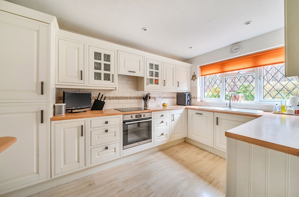 Property photo 2 of 23 1402211-14-697251...