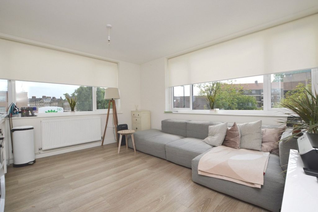 Property photo 1 of 9 Reception