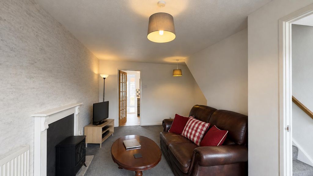 Property photo 3 of 12 Lounge 1