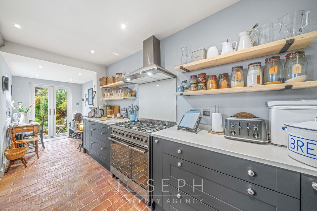 Property photo 3 of 17