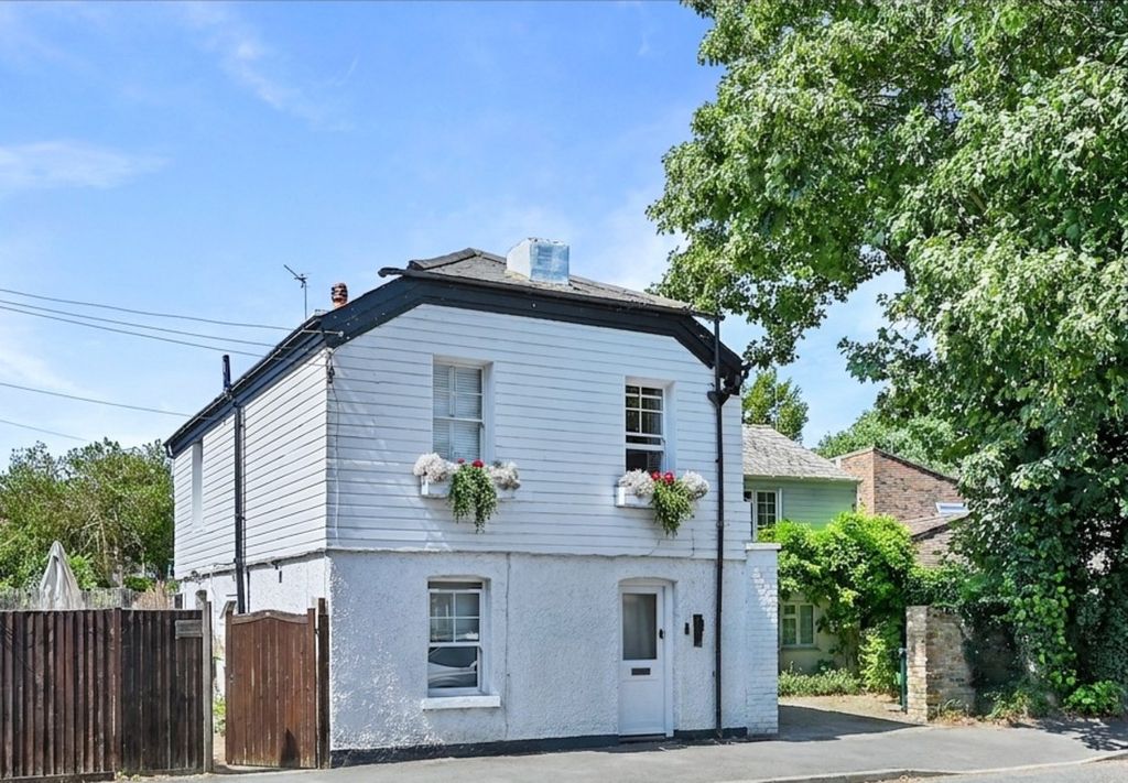 Property photo 1 of 12