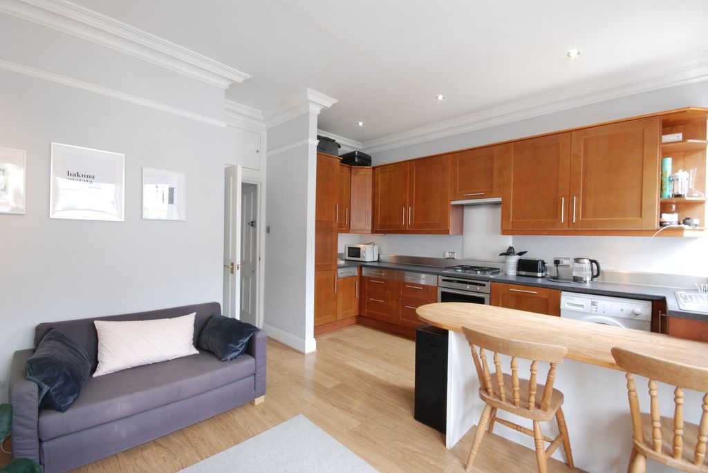 Property photo 2 of 7 Kitchen