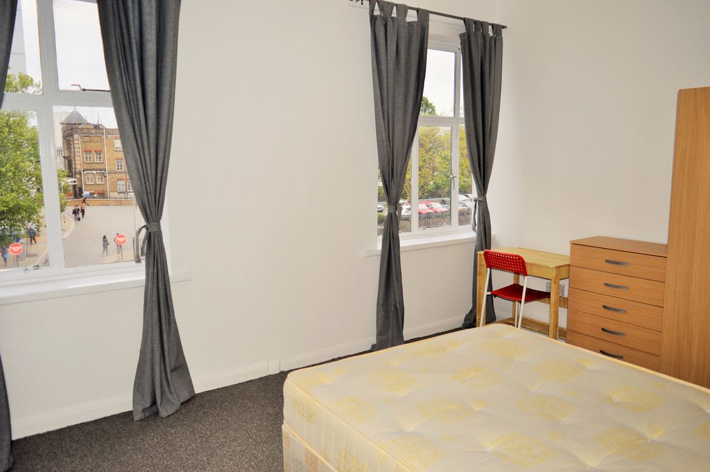 Property photo 1 of 3
