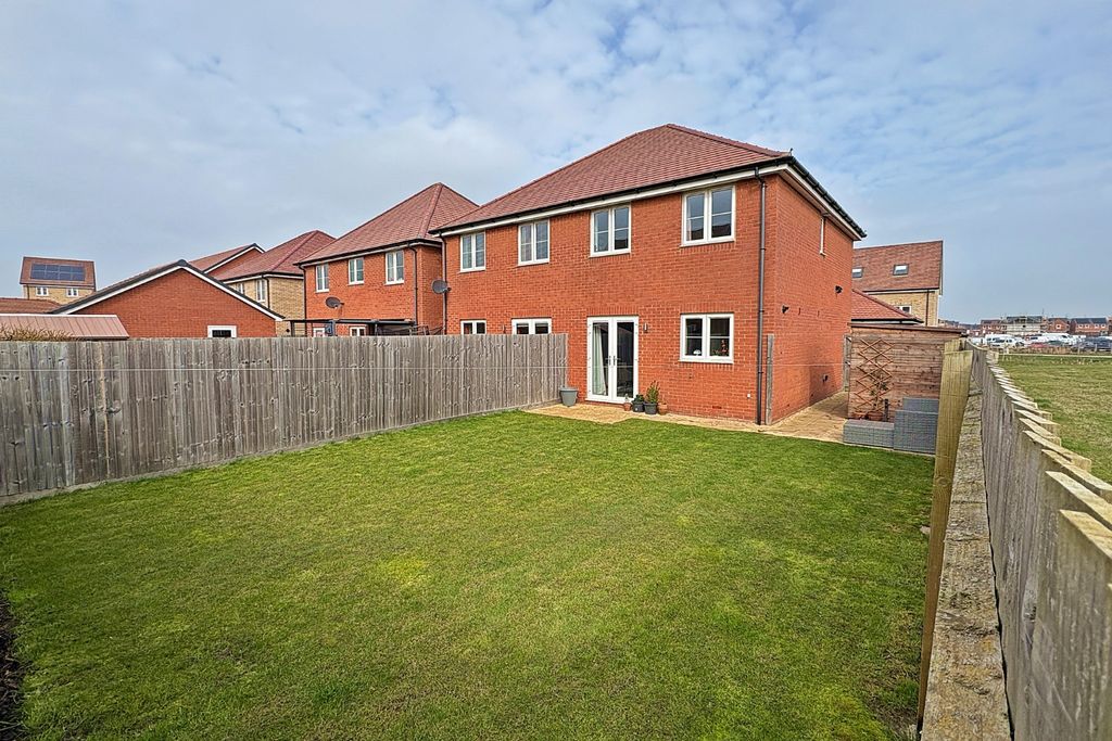 Property photo 2 of 17 4890512