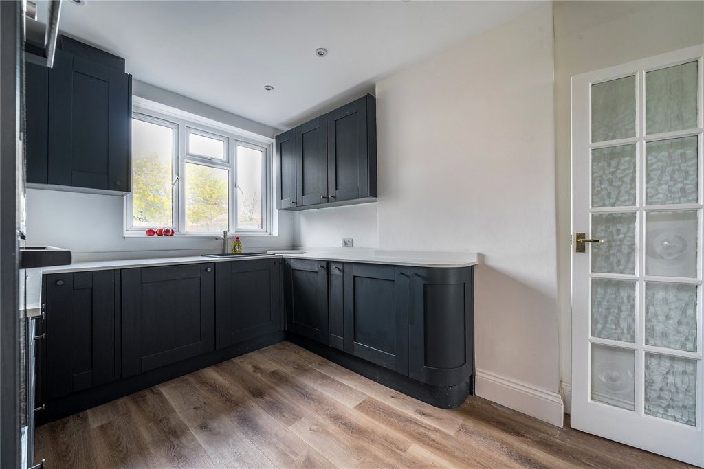 Property photo 3 of 18 Picture No. 04