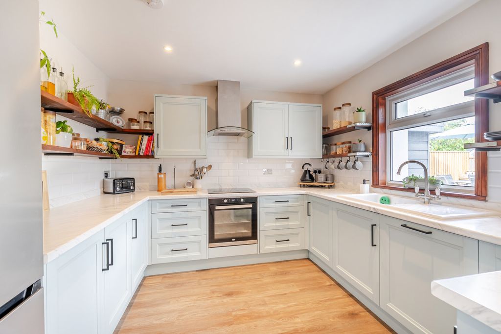 Property photo 3 of 22 1510354-15-1A0249...