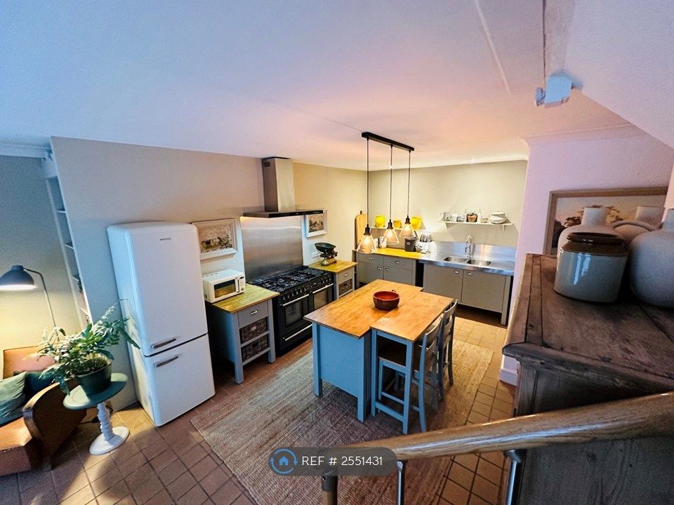 Property photo 3 of 25 London Cottage Lympstone Kitchen