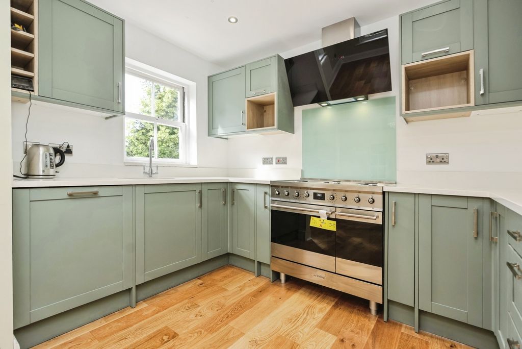 Property photo 2 of 20 Kitchen