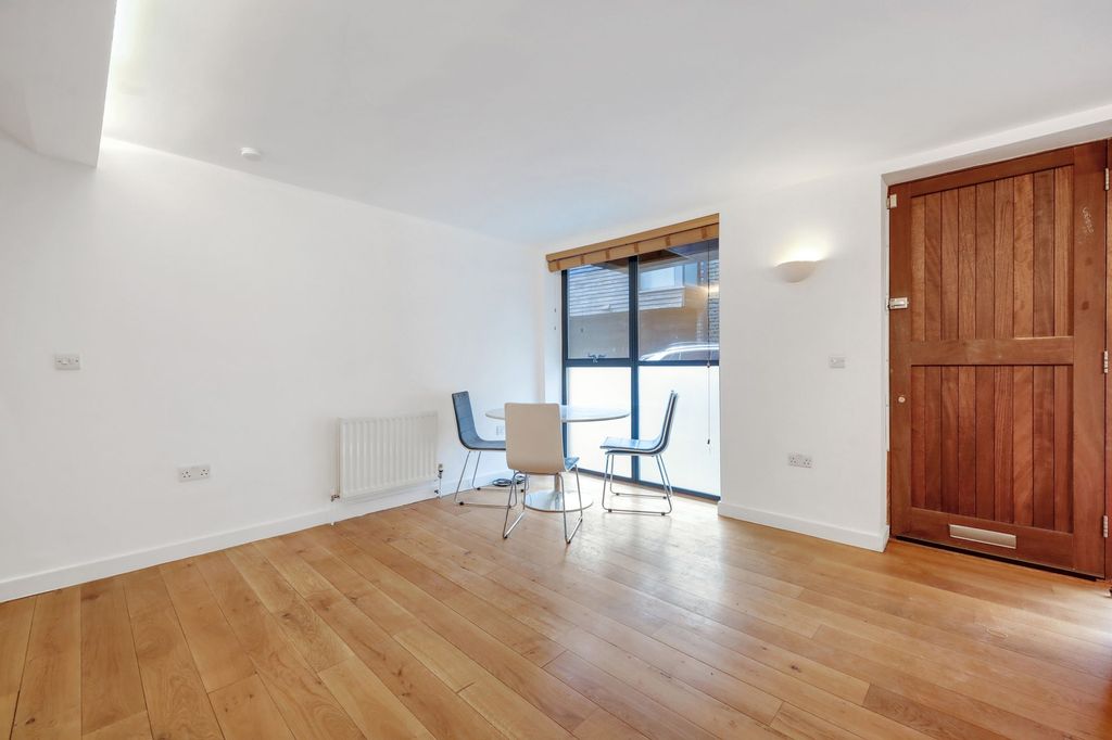Property photo 3 of 21
