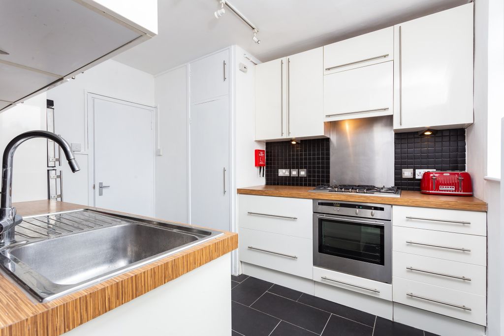 Property photo 1 of 9 4