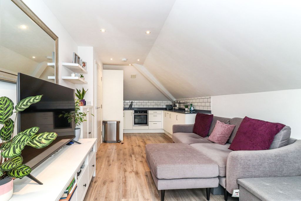 Property photo 2 of 21