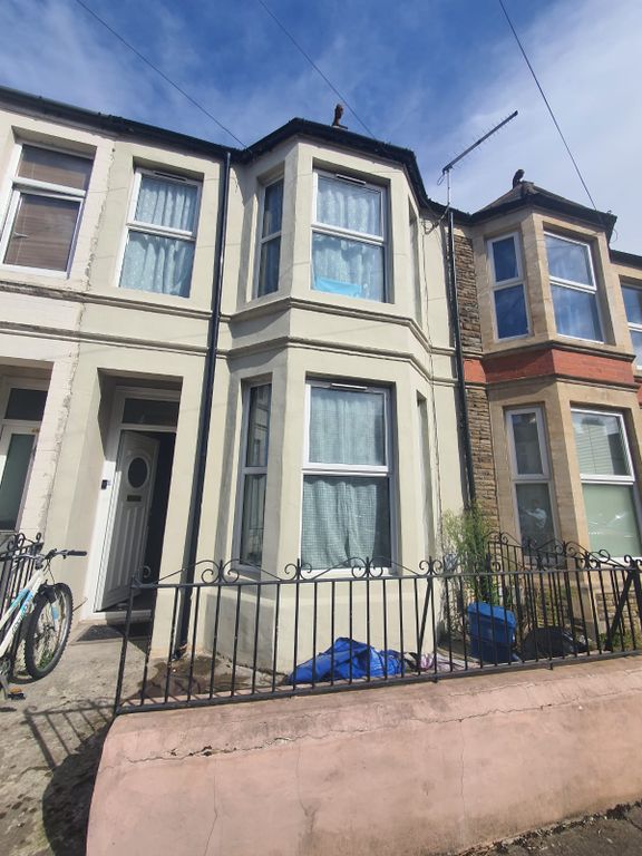 Property photo 1 of 10 3  Bedroom, Mid-Terraced Family House (No HMO)