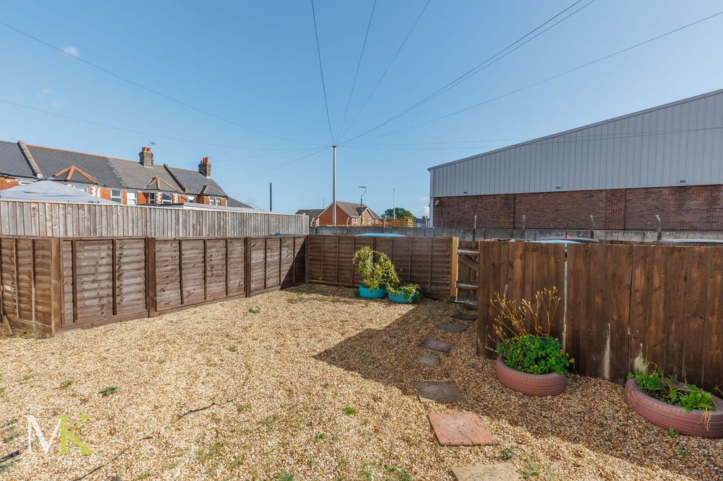 Property photo 2 of 9