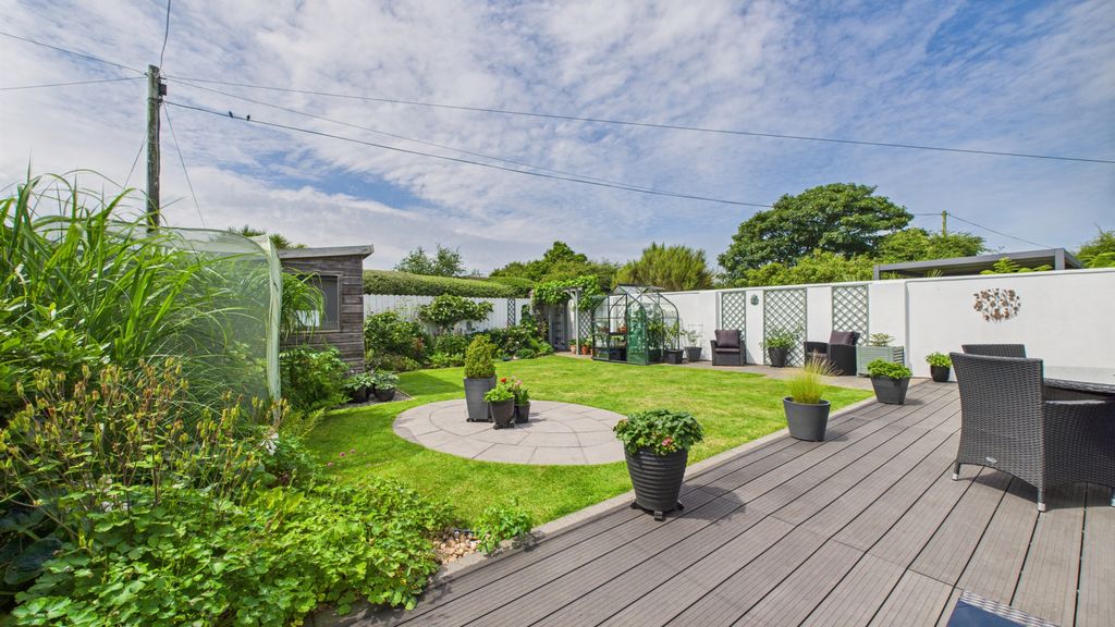 Property photo 2 of 17 Gallery