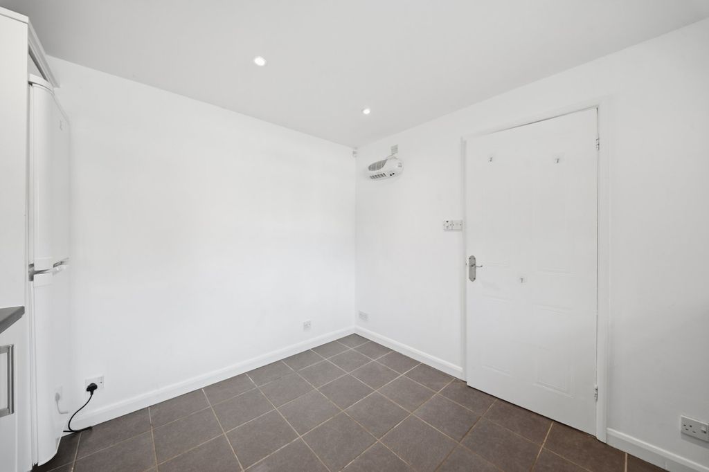Property photo 3 of 12 Picture No. 12