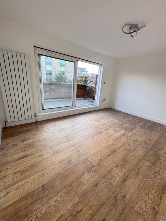 Property photo 1 of 18 Photo 4