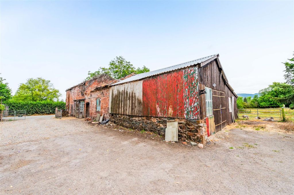 Property photo 2 of 33 Outbuildings