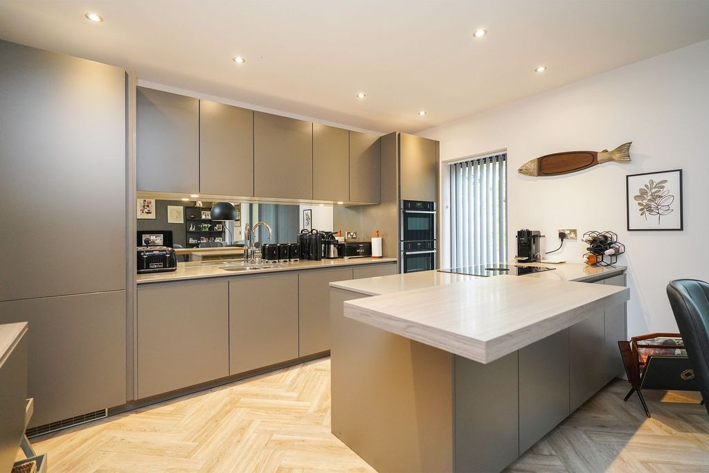 Property photo 3 of 25