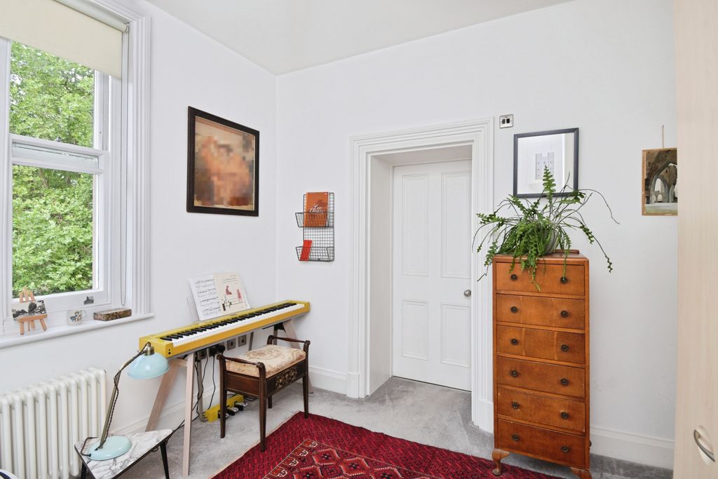 Property photo 3 of 10 Bedroom