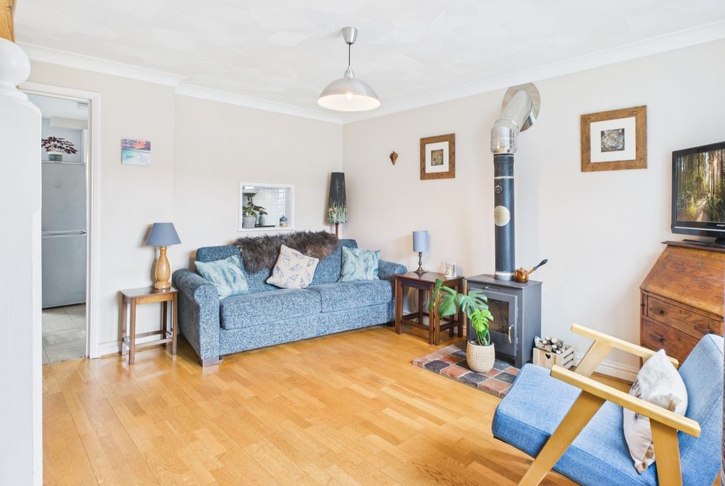 Property photo 3 of 11 Cam02519G0-Pr0376-Still005