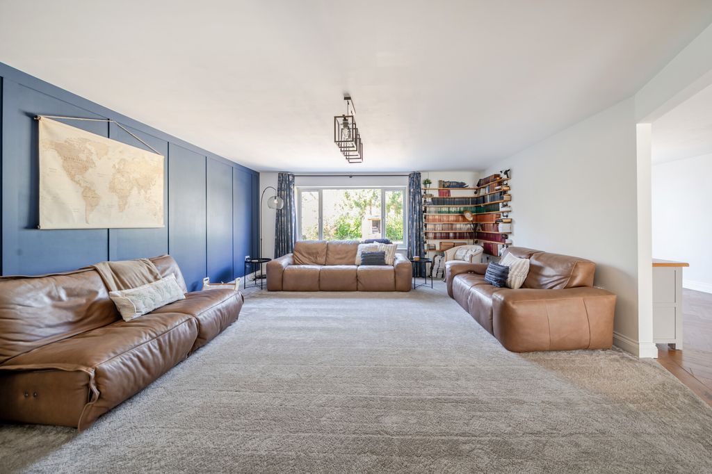 Property photo 3 of 18