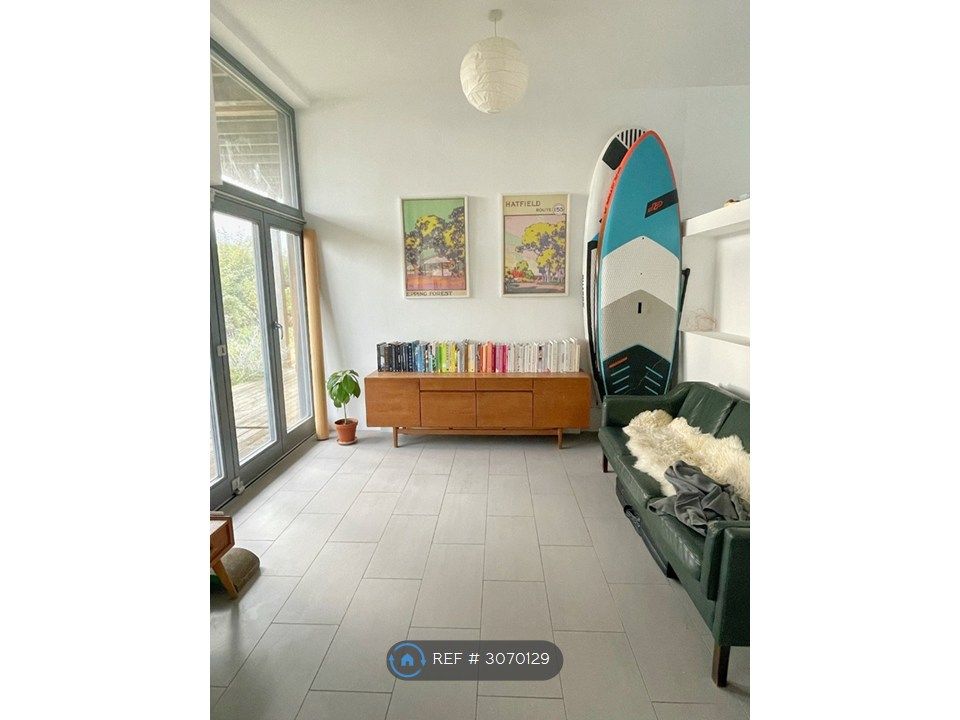 Property photo 2 of 32 Living Room (Without Boards)
