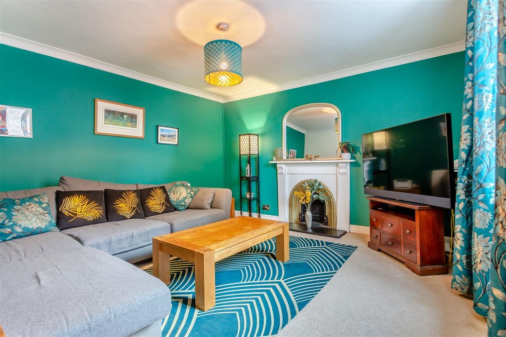 Property photo 2 of 31