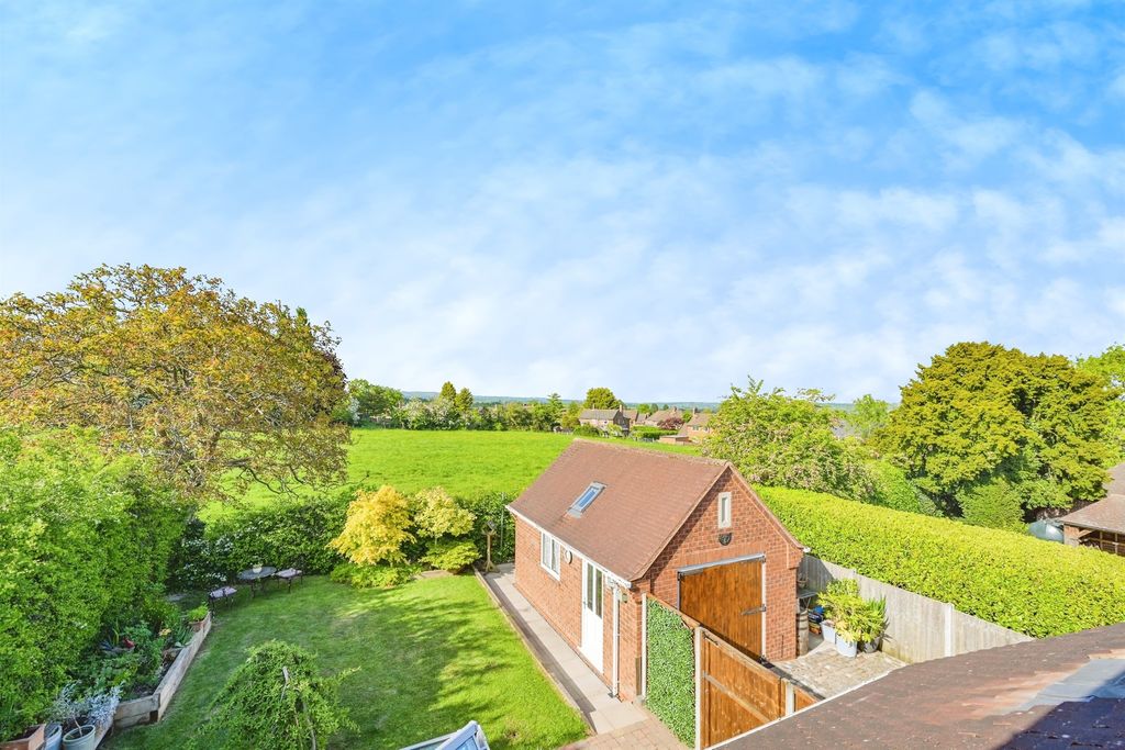 Property photo 2 of 18 Gardens: