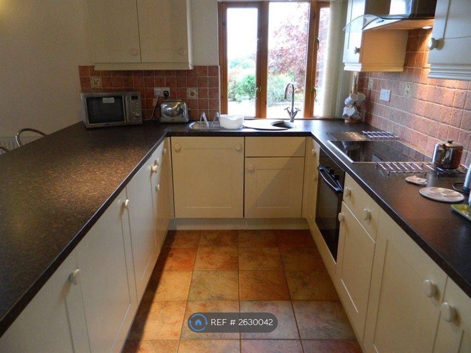 Property photo 3 of 11 Kitchen