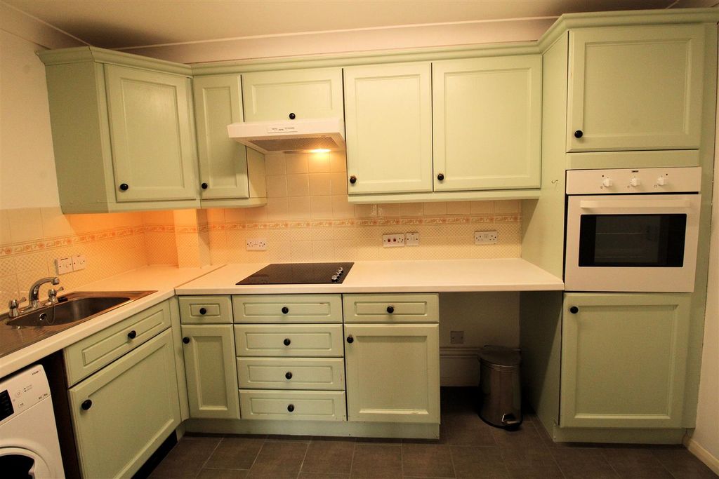 Property photo 3 of 14 Kitchen