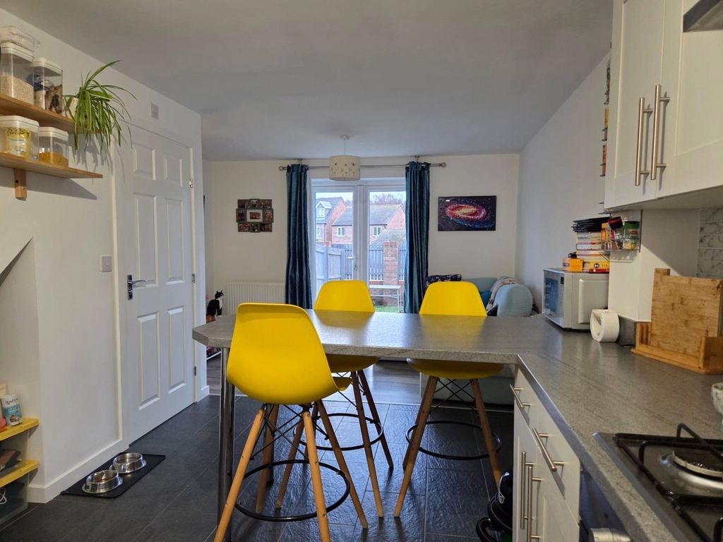 Property photo 3 of 15 Kitchen