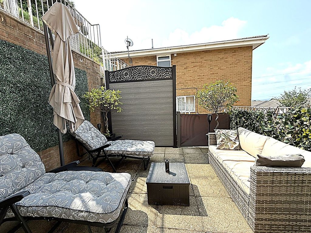 Property photo 2 of 22