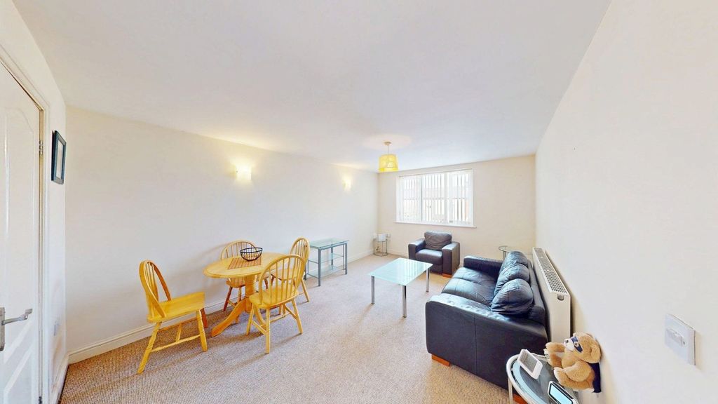 Property photo 2 of 10 Lounge