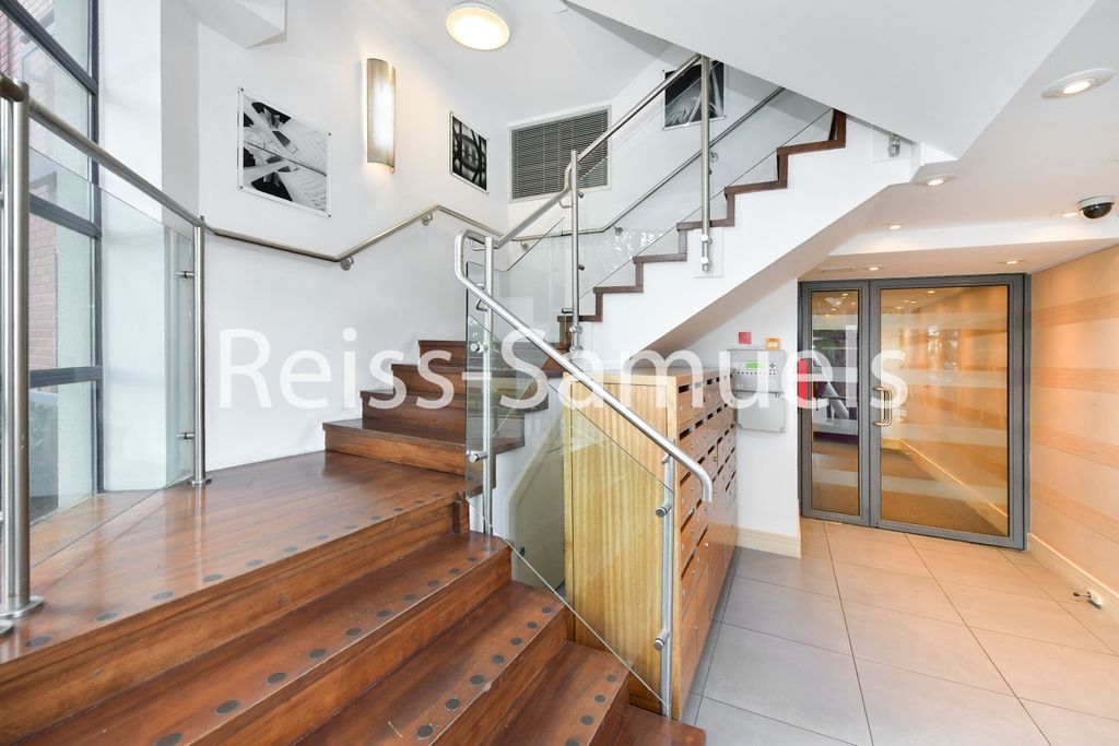 Property photo 2 of 33
