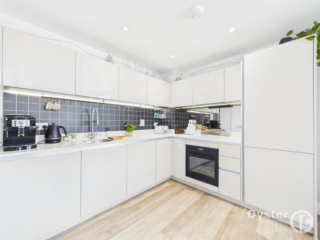 Property photo 3 of 16 Kitchen