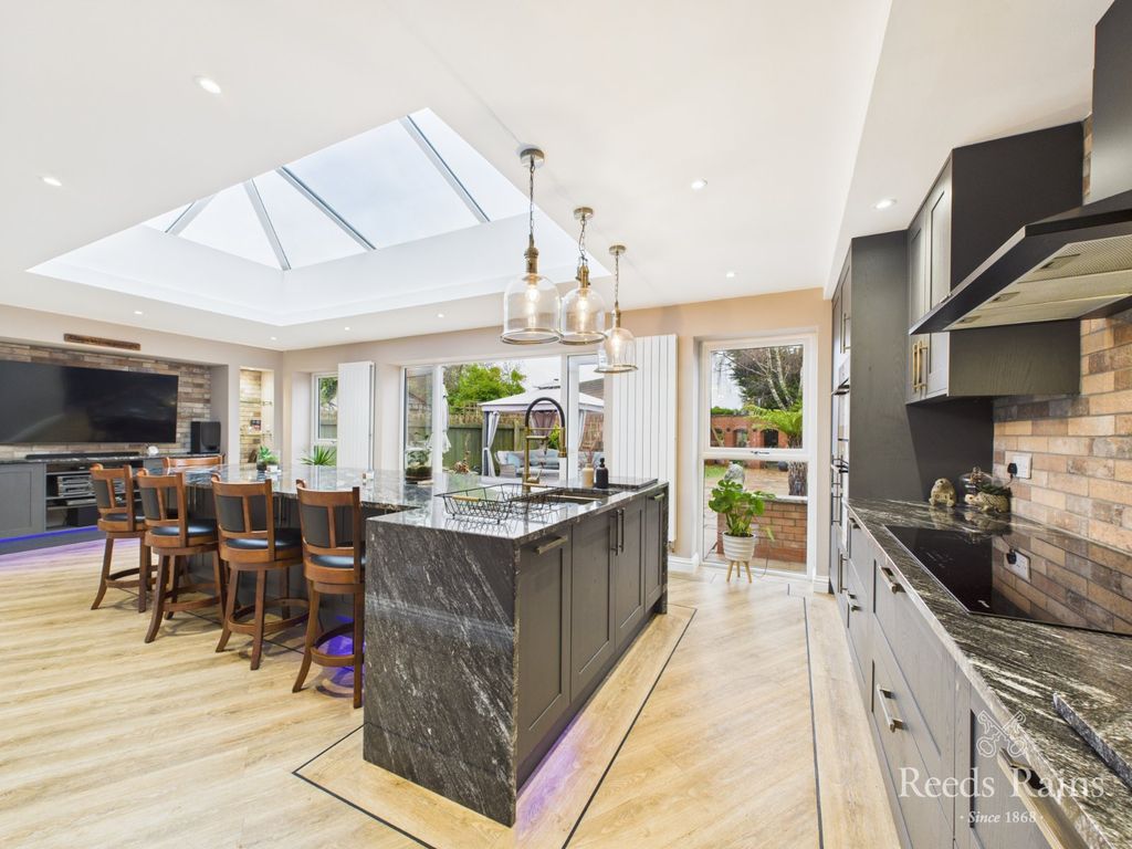 Property photo 2 of 31 Kitchen/Dining Room