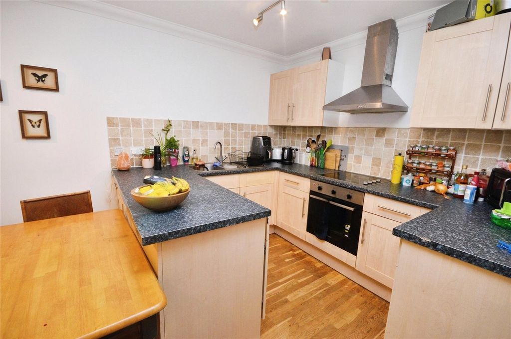 Property photo 3 of 8 Picture No. 10
