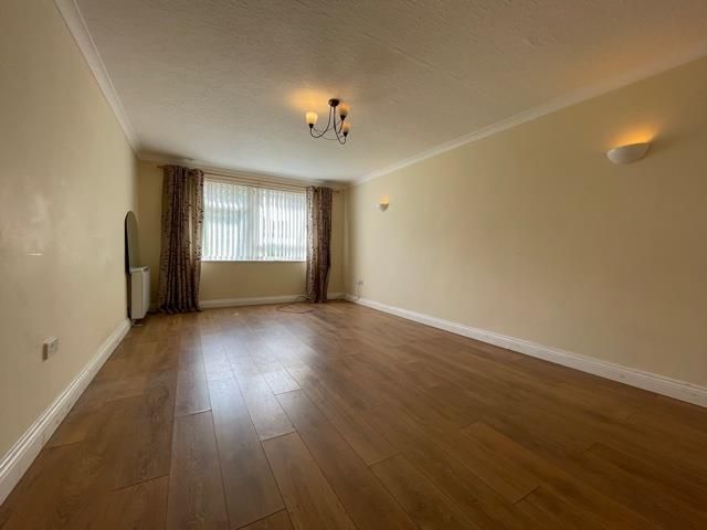 Property photo 2 of 11 Living Room