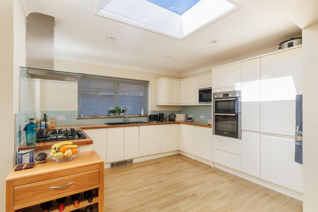 Property photo 3 of 30