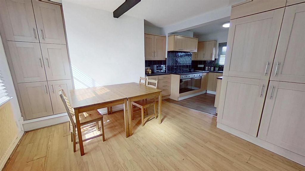 Property photo 3 of 7 180-182Mr-Image5.Jpg