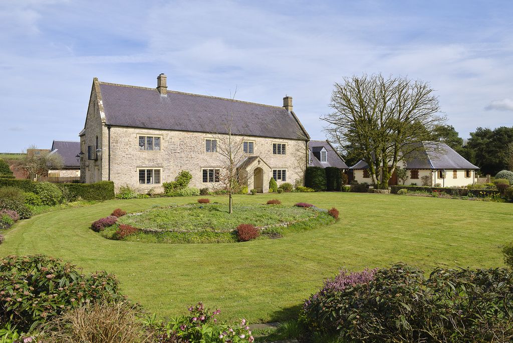 Property photo 2 of 11