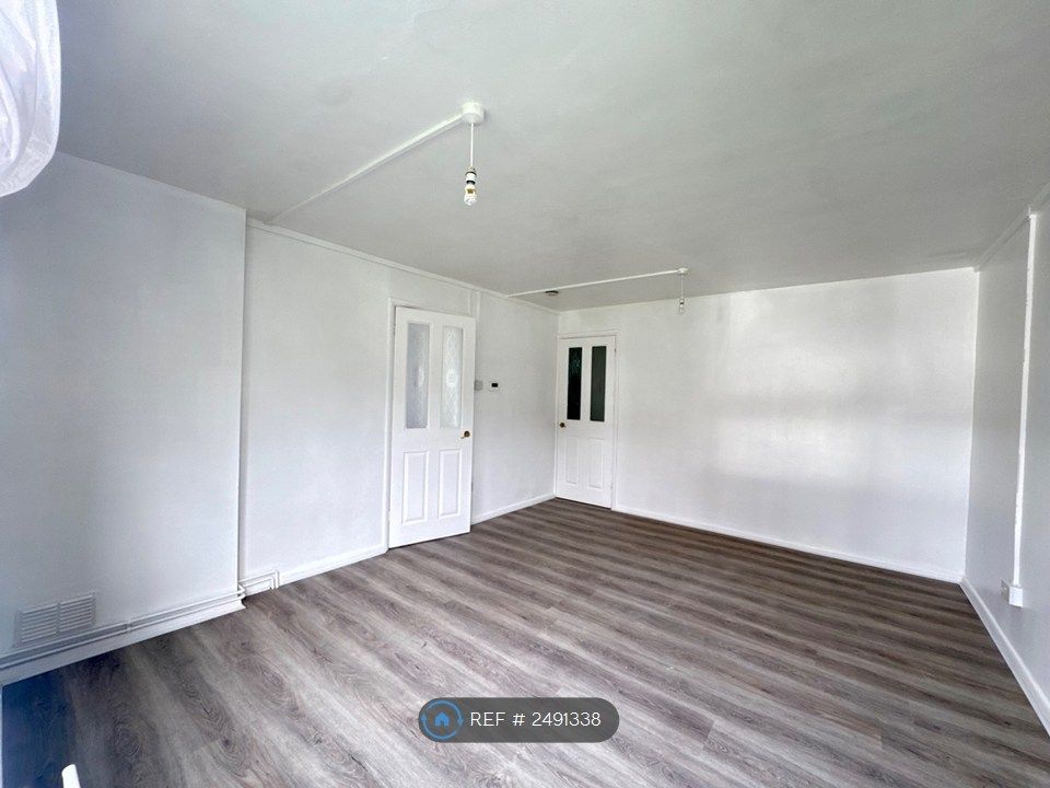 Property photo 2 of 11 Lounge