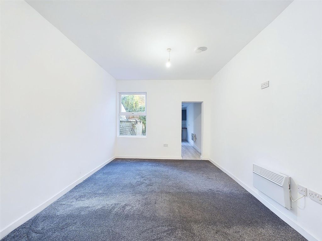 Property photo 2 of 7 Cam03736G0-Pr0058-Still012.Jpg