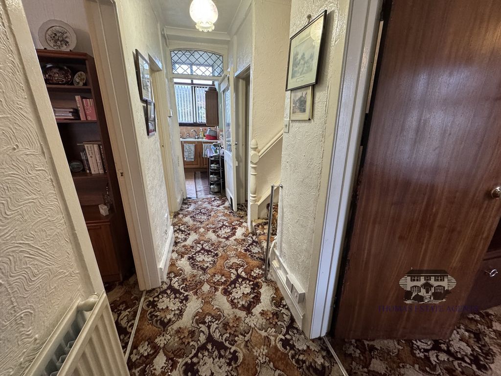 Property photo 2 of 16 Hallway