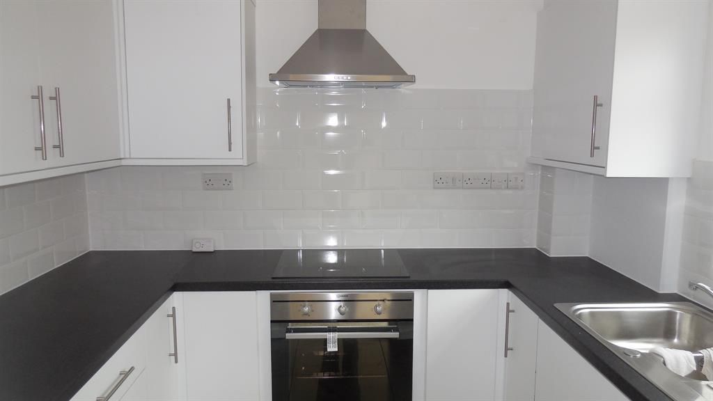 Property photo 3 of 11 Kitchen